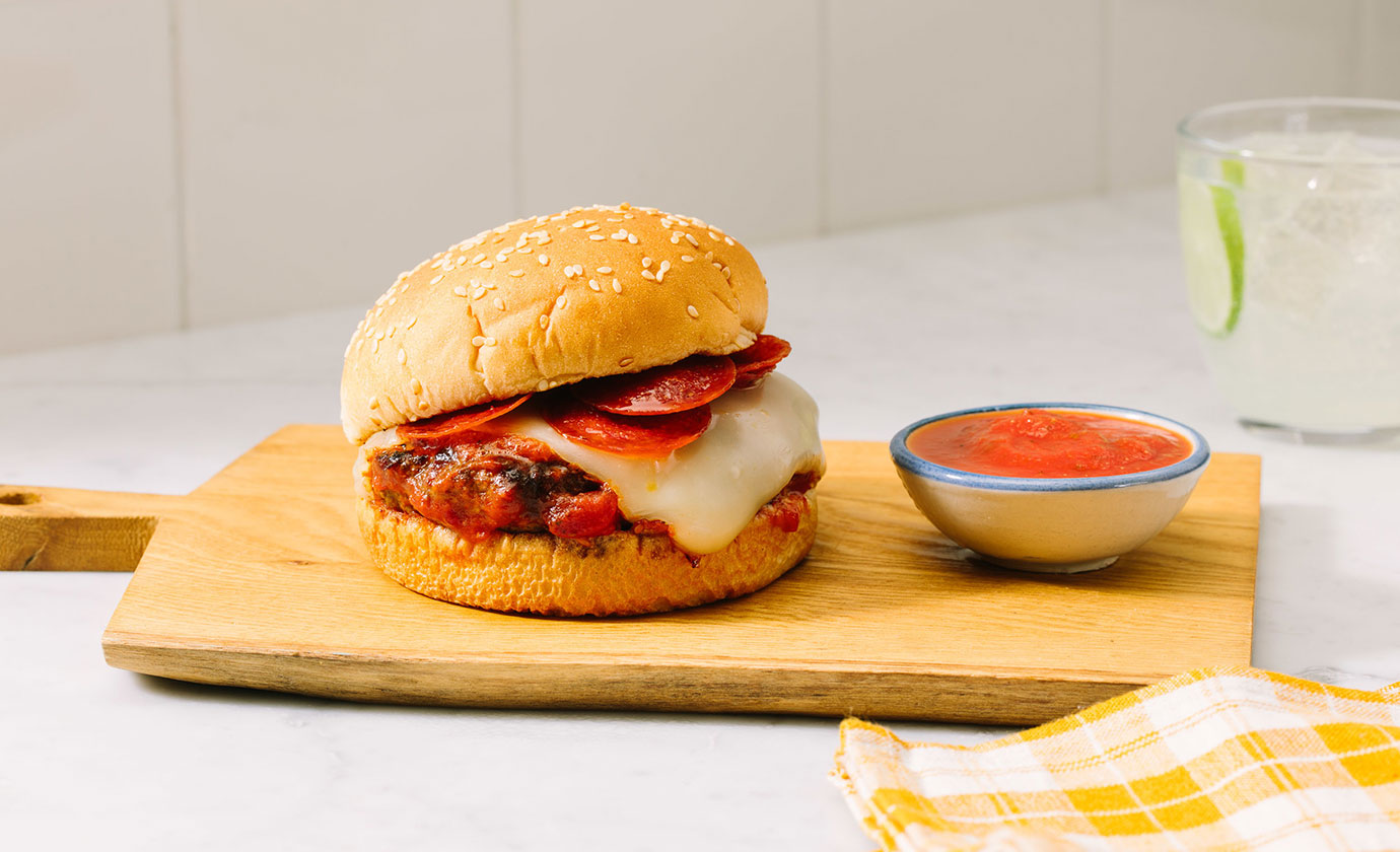 Easy Skillet Pizza Burgers with Traditional Italian Sauce - Campbell's Stretchable Recipes [Dev]